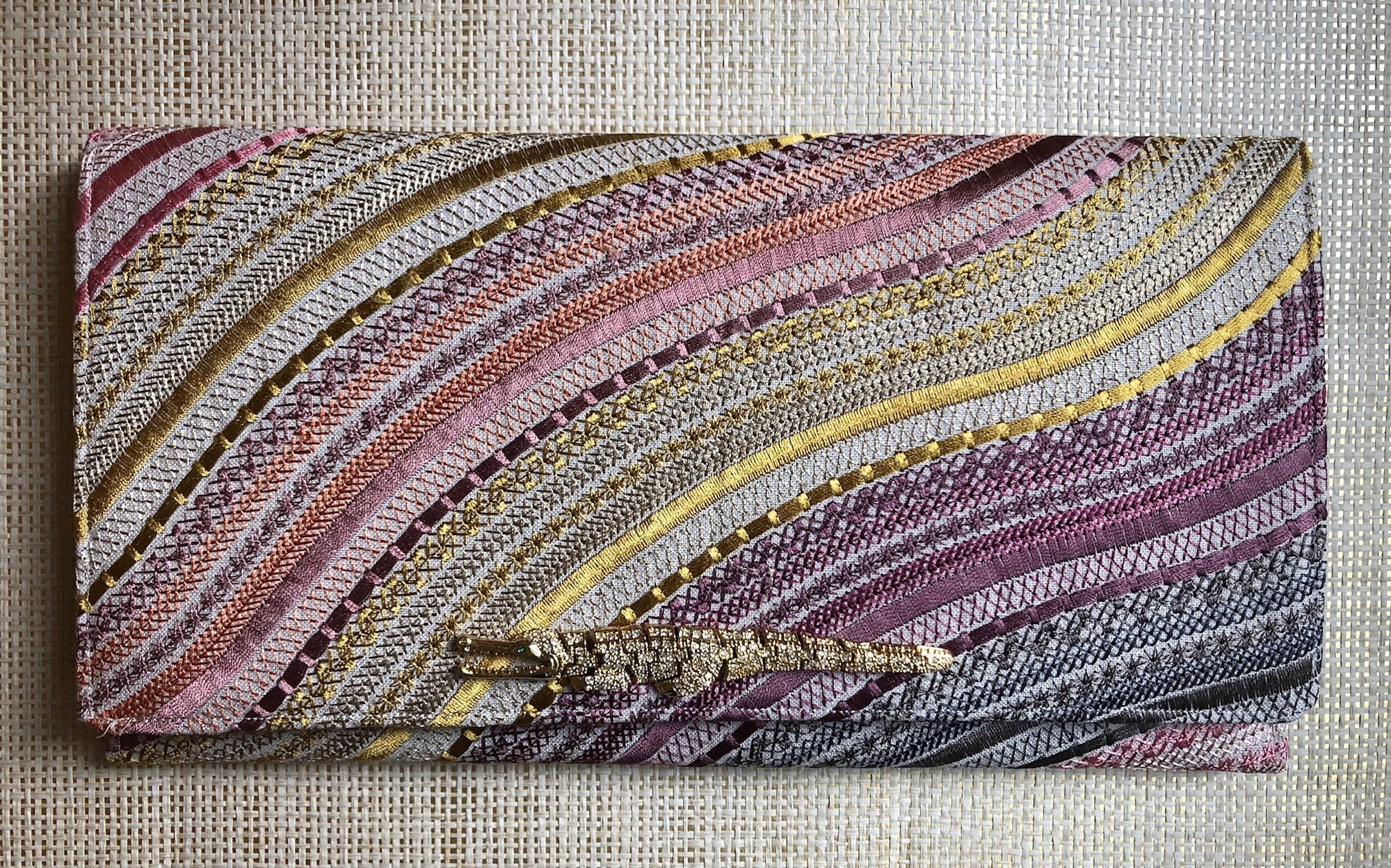 Meet the personalities behind each Garland Bag. Designer fabrics, stylish handcrafted clutches.