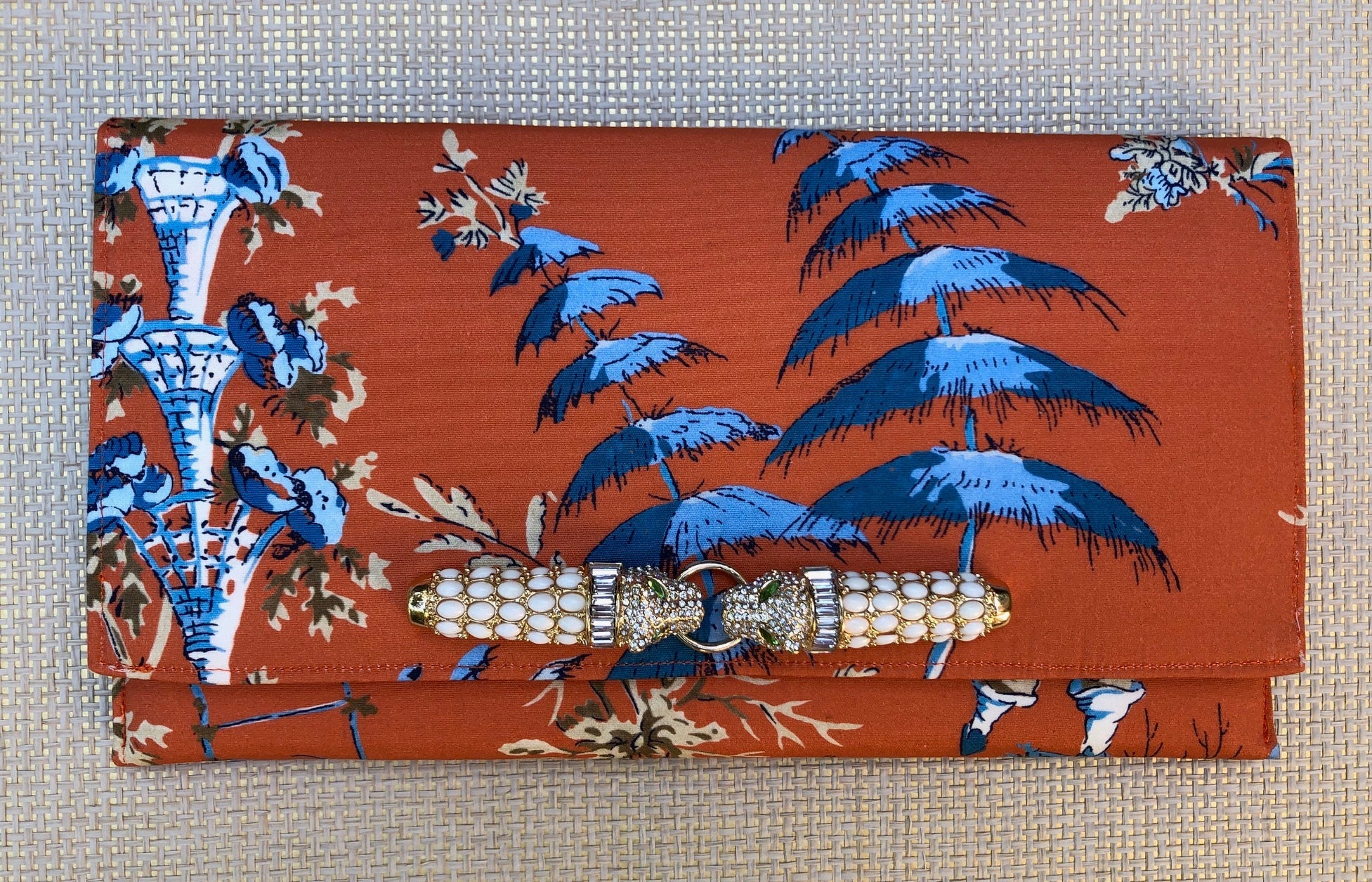 Meet the personalities behind each Garland Bag. Designer fabrics, stylish handcrafted clutches.