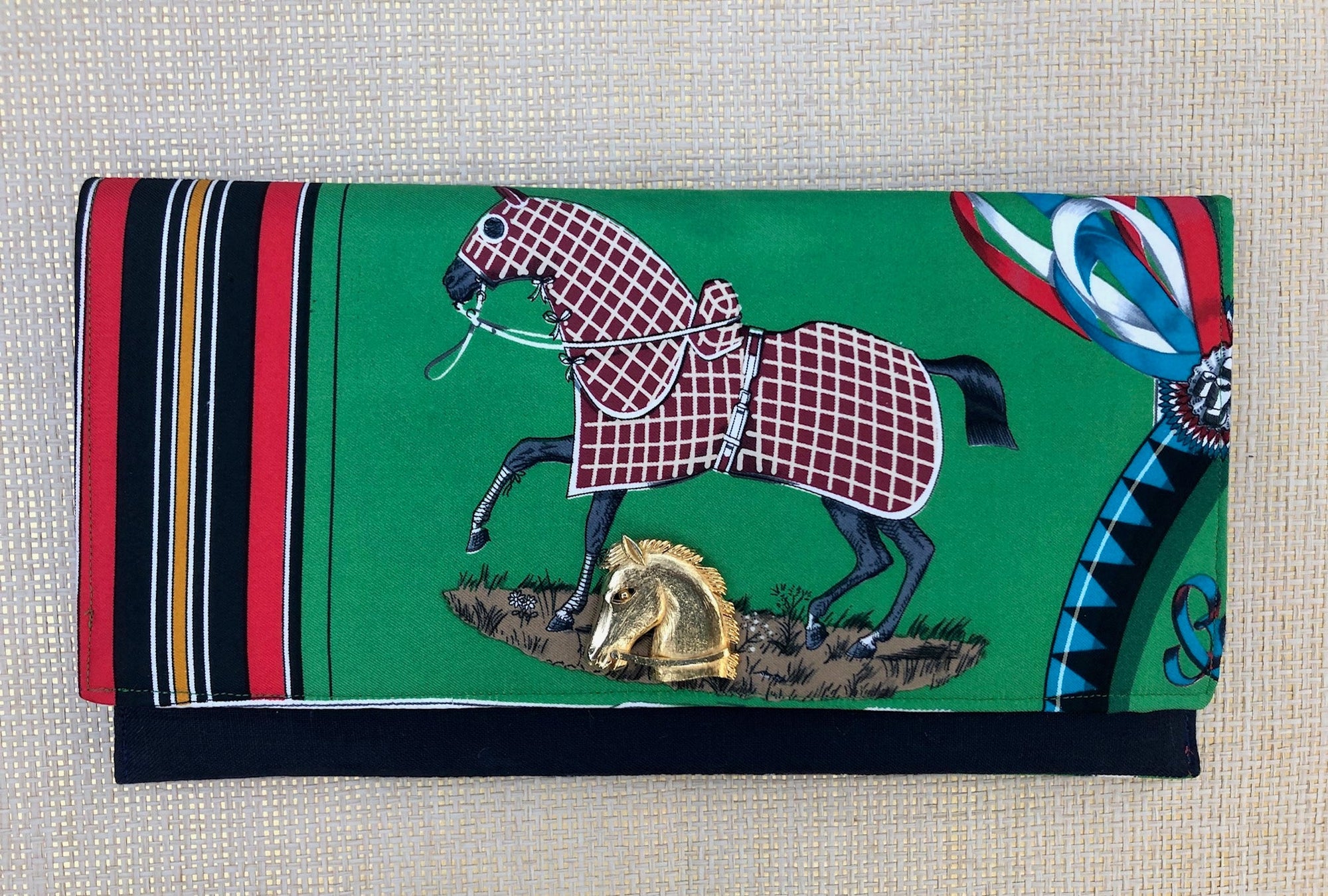 Meet the personalities behind each Garland Bag. Designer fabrics, stylish handcrafted clutches.