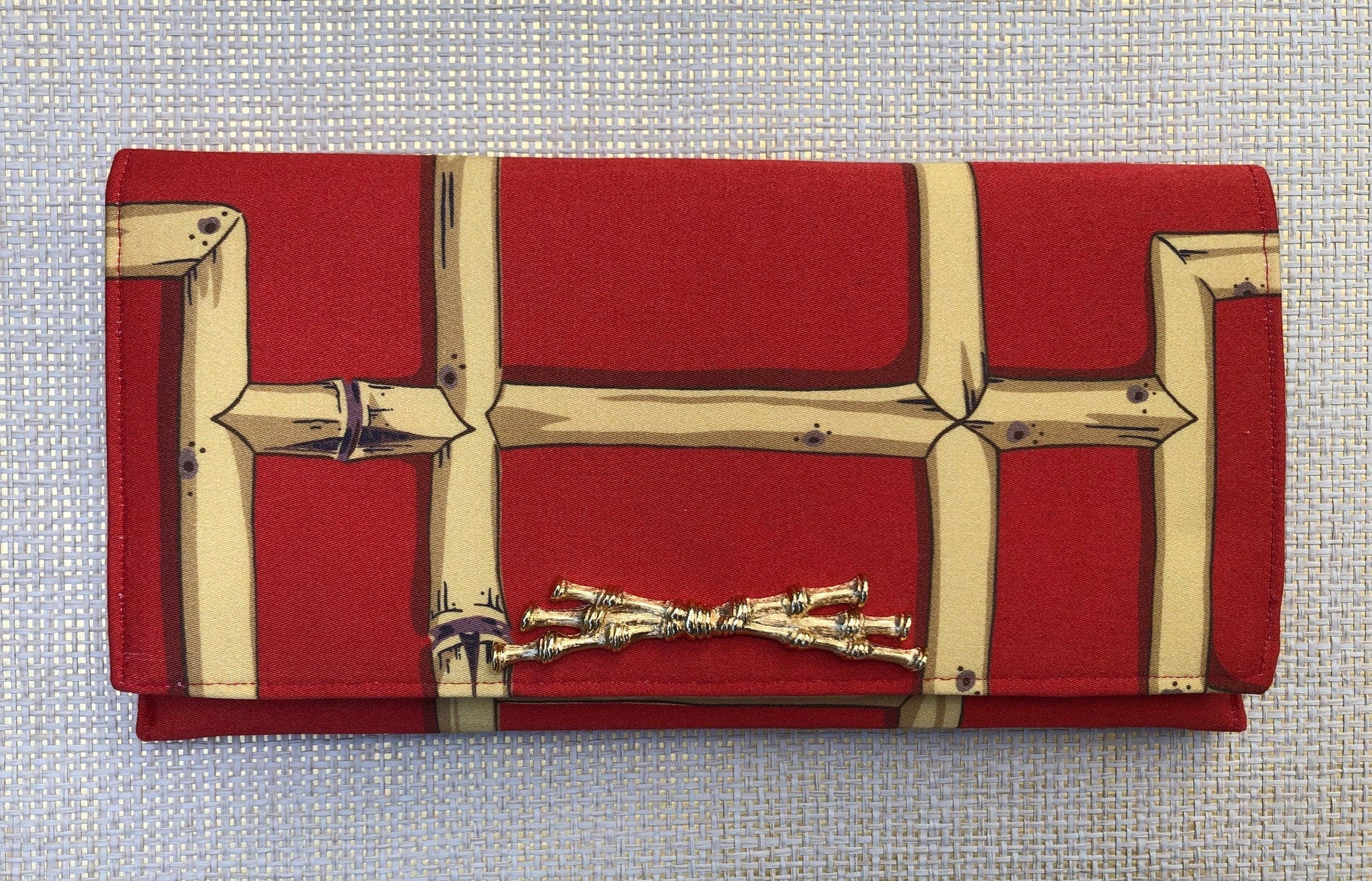 Meet the personalities behind each Garland Bag. Designer fabrics, stylish handcrafted clutches.